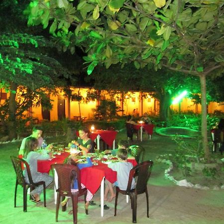 Shahira Hotel Nilaveli Bagian luar foto