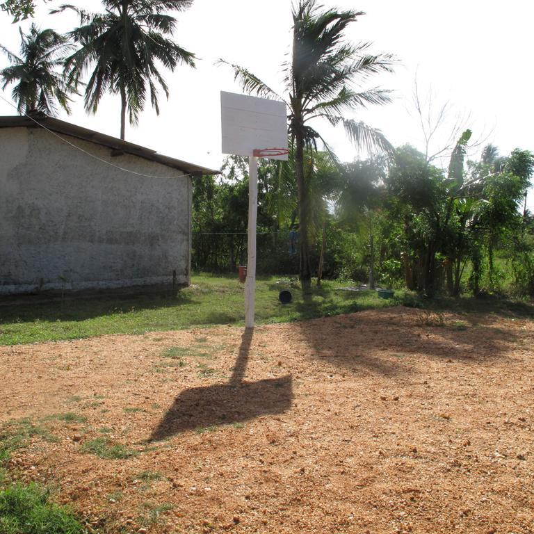 Shahira Hotel Nilaveli Bagian luar foto
