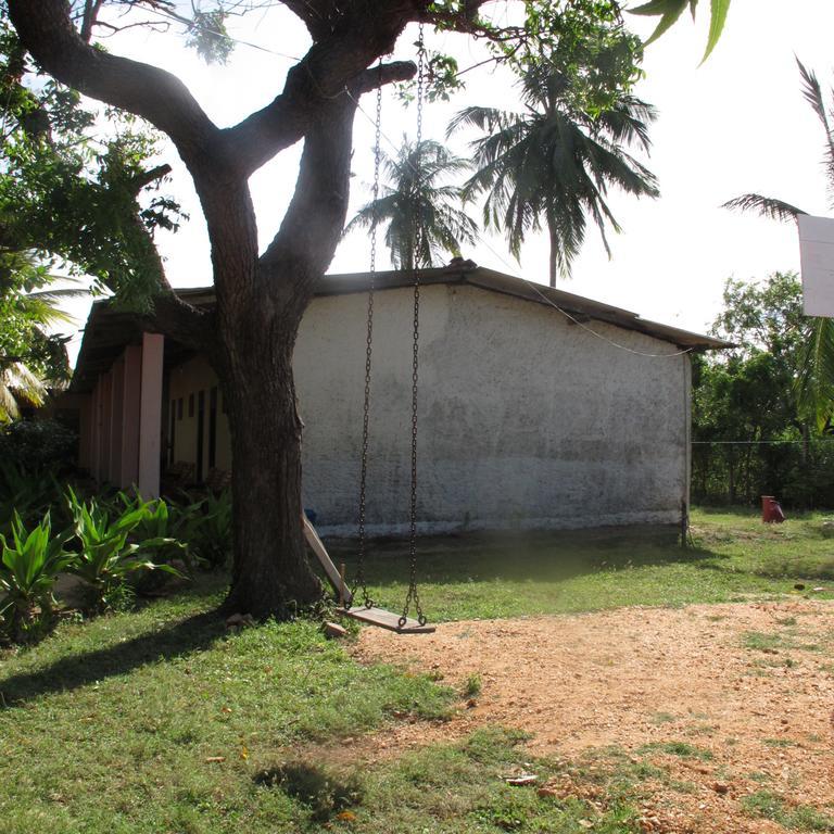 Shahira Hotel Nilaveli Bagian luar foto