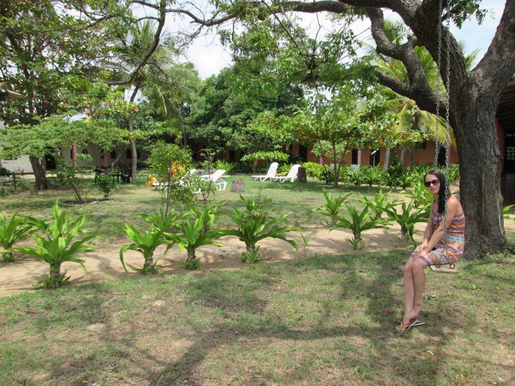 Shahira Hotel Nilaveli Bagian luar foto