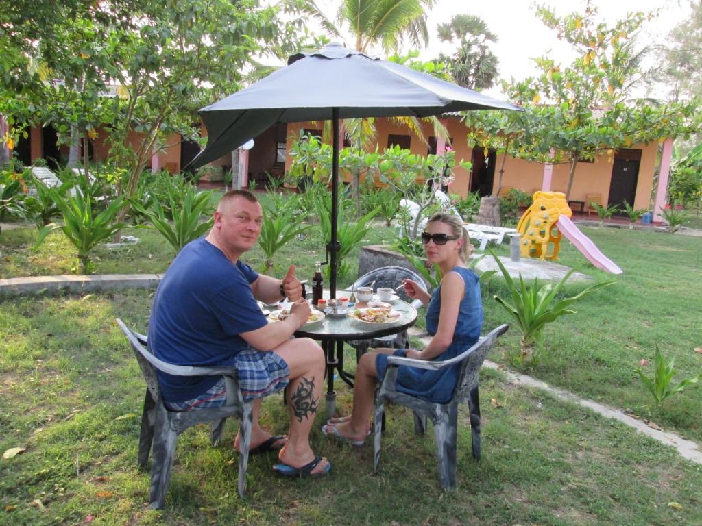 Shahira Hotel Nilaveli Bagian luar foto
