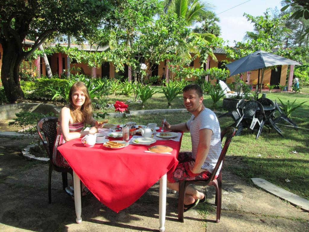 Shahira Hotel Nilaveli Bagian luar foto