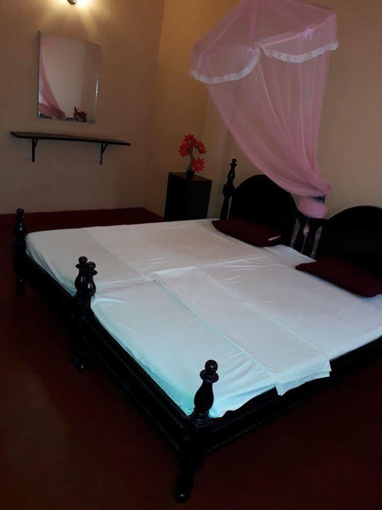 Shahira Hotel Nilaveli Bagian luar foto